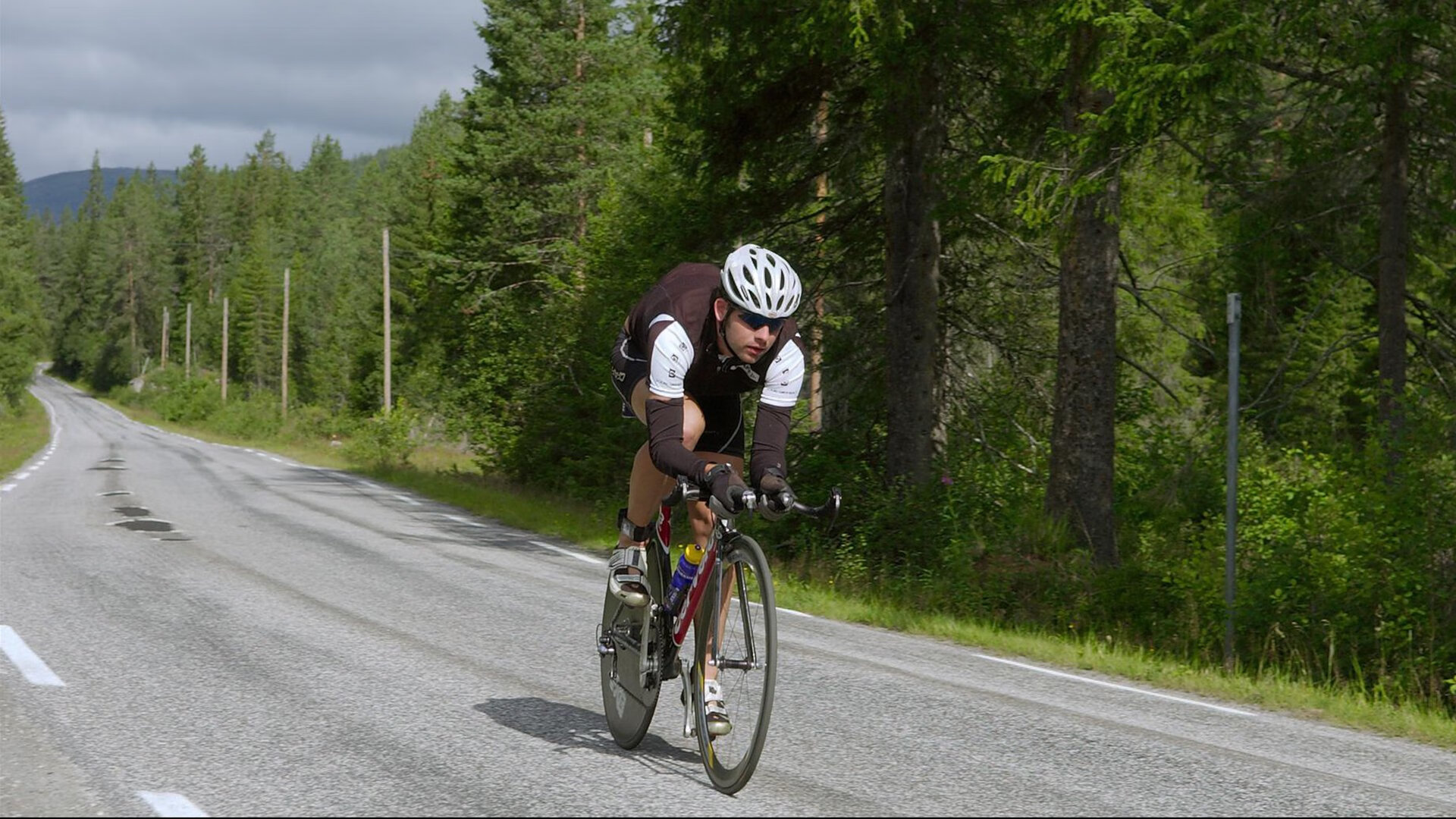 TheShy新星险胜表现突出,瑞士队前途光明!气势如虹延续